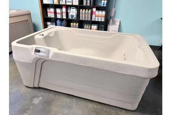 2-person Mini Free Flow Hot Tub & cover